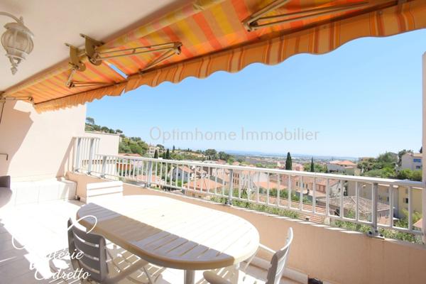 Appartement T3  dernier étage avec vue mer à Hyères  – Deux terrasses, parking et cave 83400