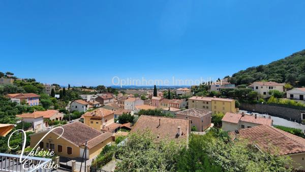 Appartement T3  dernier étage avec vue mer à Hyères  – Deux terrasses, parking et cave 83400