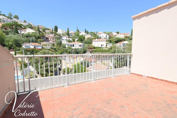 Appartement T3  dernier étage avec vue mer à Hyères  – Deux terrasses, parking et cave 83400
