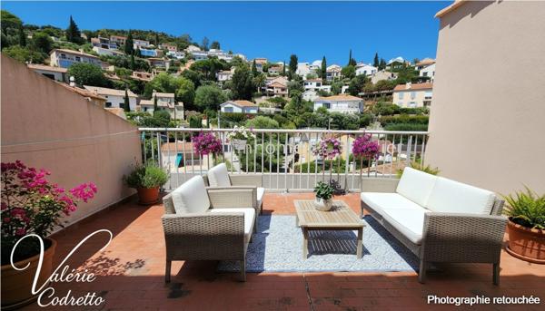 Appartement T3  dernier étage avec vue mer à Hyères  – Deux terrasses, parking et cave 83400