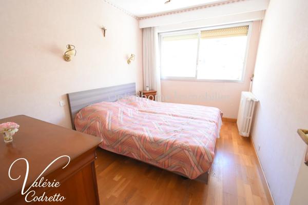 Appartement T3  dernier étage avec vue mer à Hyères  – Deux terrasses, parking et cave 83400