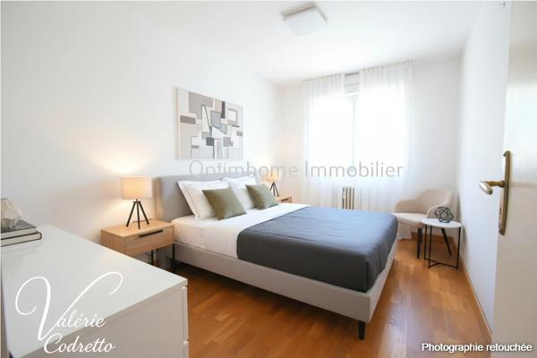 Appartement T3  dernier étage avec vue mer à Hyères  – Deux terrasses, parking et cave 83400
