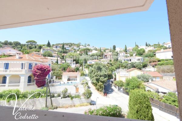 Appartement T3  dernier étage avec vue mer à Hyères  – Deux terrasses, parking et cave 83400