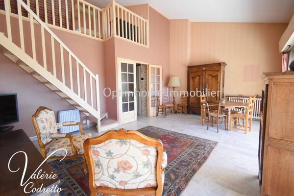 Appartement T3  dernier étage avec vue mer à Hyères  – Deux terrasses, parking et cave 83400