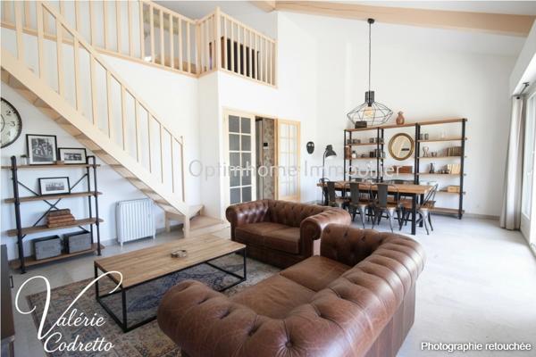 Appartement T3  dernier étage avec vue mer à Hyères  – Deux terrasses, parking et cave 83400