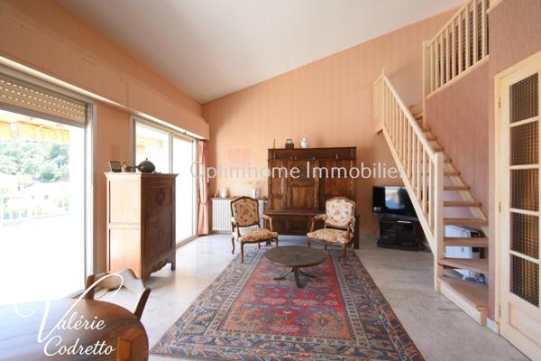 Appartement T3  dernier étage avec vue mer à Hyères  – Deux terrasses, parking et cave 83400