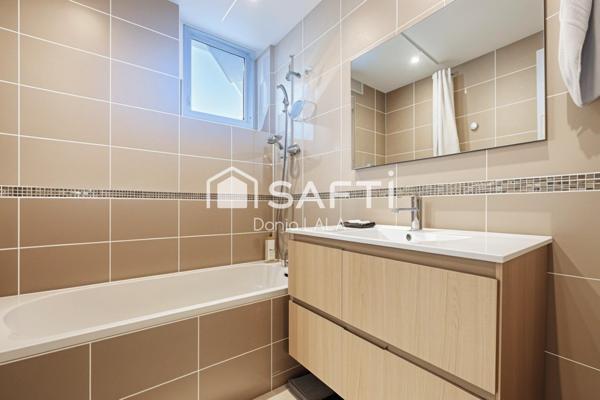 Appartement lumineux avec grand balcon proche métro