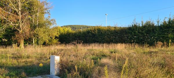 Terrain constructible Jujurieux 534 m2.