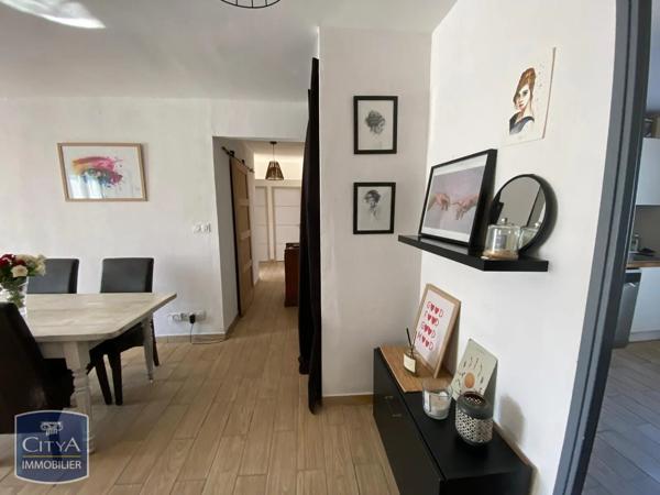 Appartement à louer 5 pièces 89.61m² Nîmes (30000)