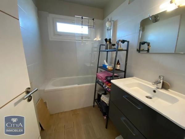 Appartement à louer 5 pièces 89.61m² Nîmes (30000)