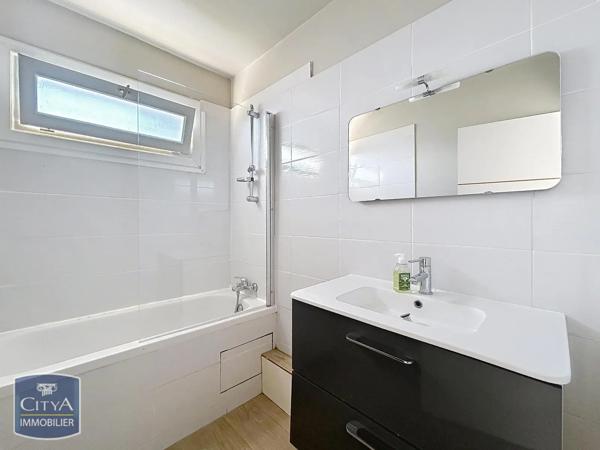 Appartement à louer 5 pièces 89.61m² Nîmes (30000)