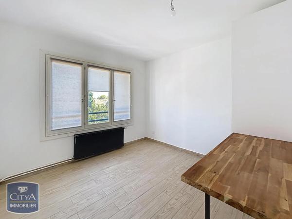 Appartement à louer 5 pièces 89.61m² Nîmes (30000)