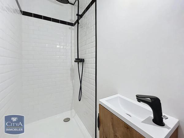 Appartement à louer 5 pièces 89.61m² Nîmes (30000)