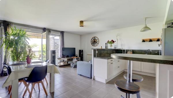 Appartement
         3 pièces
        - 67 m² 208 000 € *