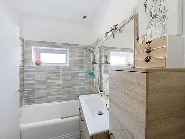 Appartement 3 pièce(s) avec terrasse et places de parking, Meximieux, au calme et dans une petite résidence