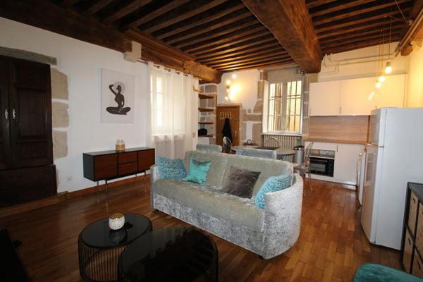 A LOUER MEUBLE - HYPER CENTRE DIJON - T2BIS