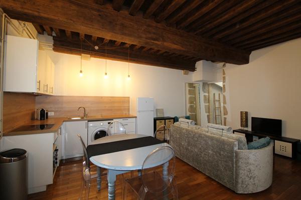 A LOUER MEUBLE - HYPER CENTRE DIJON - T2BIS