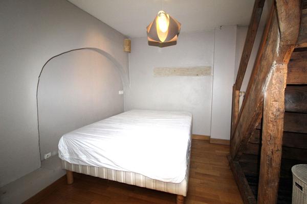 A LOUER MEUBLE - HYPER CENTRE DIJON - T2BIS