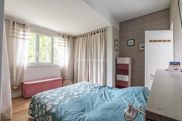 Vente                                                      Propriété
                        
                     6 pièces                      130 m2                     à Thorigny-sur-Marne