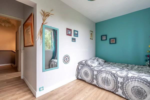 Vente                                                      Propriété
                        
                     6 pièces                      130 m2                     à Thorigny-sur-Marne