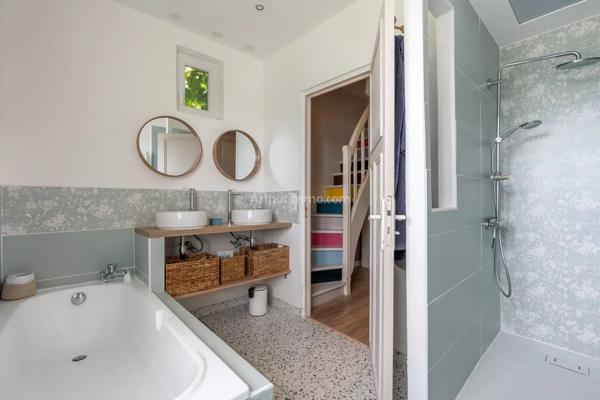 Vente                                                      Propriété
                        
                     6 pièces                      130 m2                     à Thorigny-sur-Marne