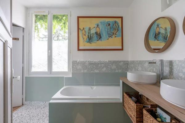 Vente                                                      Propriété
                        
                     6 pièces                      130 m2                     à Thorigny-sur-Marne