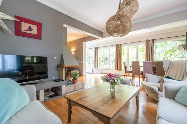 Vente                                                      Propriété
                        
                     6 pièces                      130 m2                     à Thorigny-sur-Marne