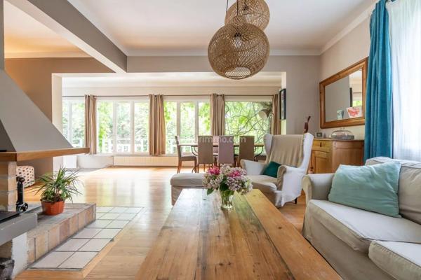 Vente                                                      Propriété
                        
                     6 pièces                      130 m2                     à Thorigny-sur-Marne