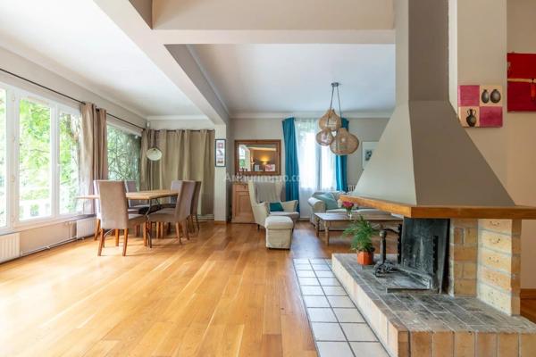 Vente                                                      Propriété
                        
                     6 pièces                      130 m2                     à Thorigny-sur-Marne