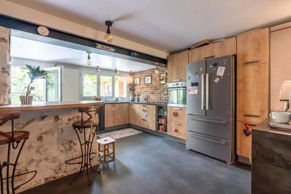 Vente                                                      Propriété
                        
                     6 pièces                      130 m2                     à Thorigny-sur-Marne