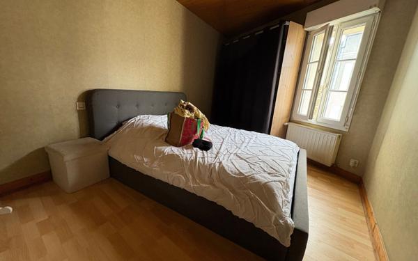 Immeuble à vendre    7 pièces •  Pons