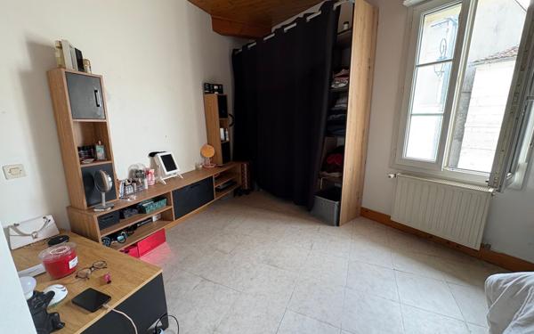 Immeuble à vendre    7 pièces •  Pons