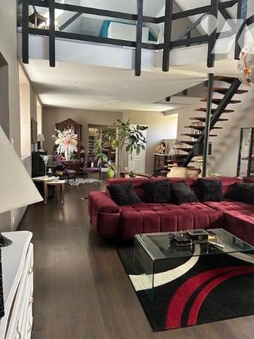 Maison type longère réhabilitée avec gout, grands espaces, au calme. 3 ch, grande pièce de vie.