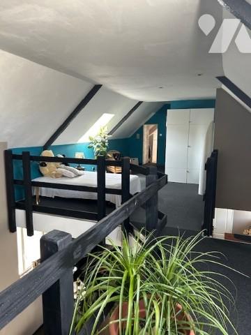 Maison type longère réhabilitée avec gout, grands espaces, au calme. 3 ch, grande pièce de vie.