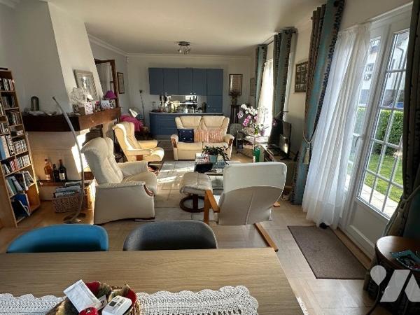 Charmante maison d'architecte de plain-pied avec vue mer dans un quartier résidentiel et très calme