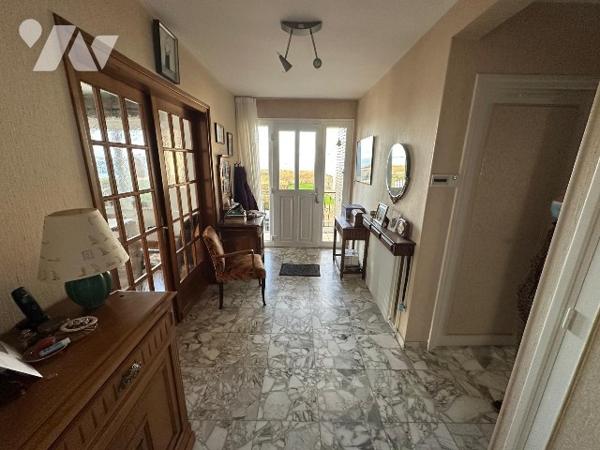 Charmante maison d'architecte de plain-pied avec vue mer dans un quartier résidentiel et très calme