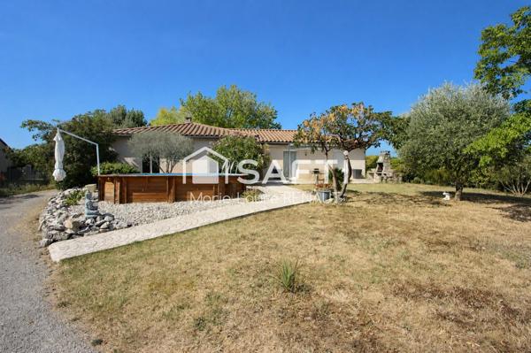 Plain-pied - Joli terrain - Garage - Carport - Piscine