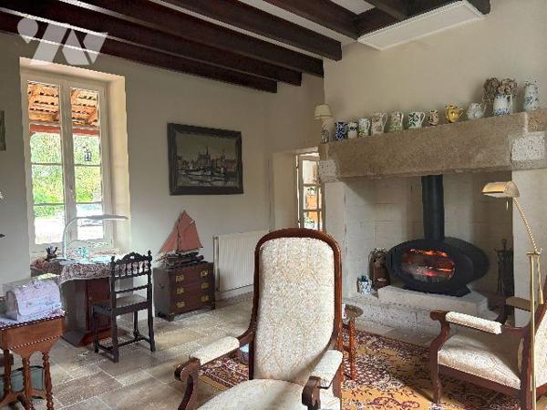 Rare sur le secteur ! Bel ensemble immobilier avec jardin clos, piscine, séchoir, pigeonnier...