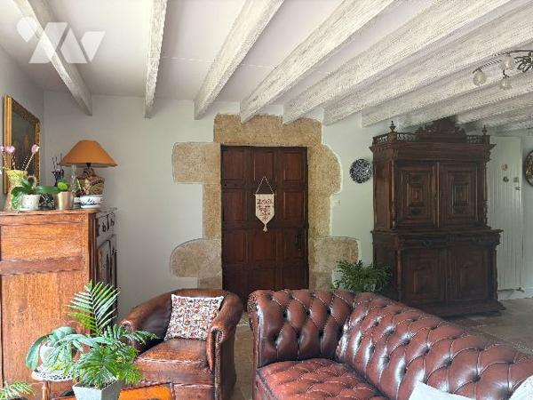 Rare sur le secteur ! Bel ensemble immobilier avec jardin clos, piscine, séchoir, pigeonnier...