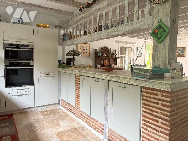 Rare sur le secteur ! Bel ensemble immobilier avec jardin clos, piscine, séchoir, pigeonnier...