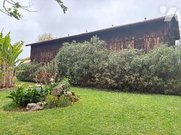 Rare sur le secteur ! Bel ensemble immobilier avec jardin clos, piscine, séchoir, pigeonnier...