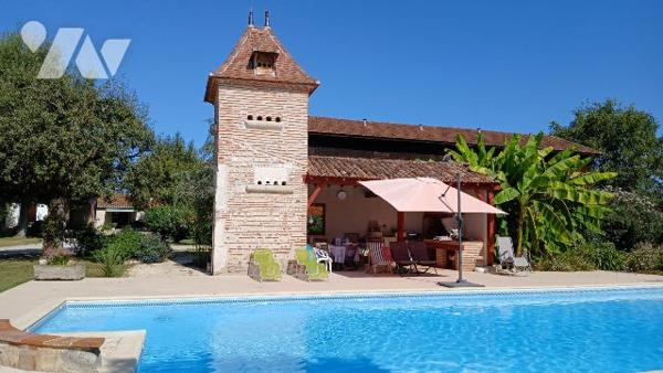 Rare sur le secteur ! Bel ensemble immobilier avec jardin clos, piscine, séchoir, pigeonnier...