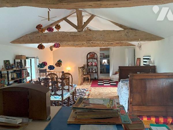 Rare sur le secteur ! Bel ensemble immobilier avec jardin clos, piscine, séchoir, pigeonnier...