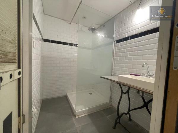 Vente                                                      Local commercial
                        
                     2 pièces                      78 m2                     à Nice