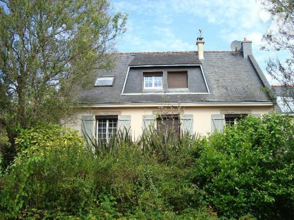 Maison à vendre à LIGNOL (56160), Morbihan (56), située dans le centre bourg, proche des commer...