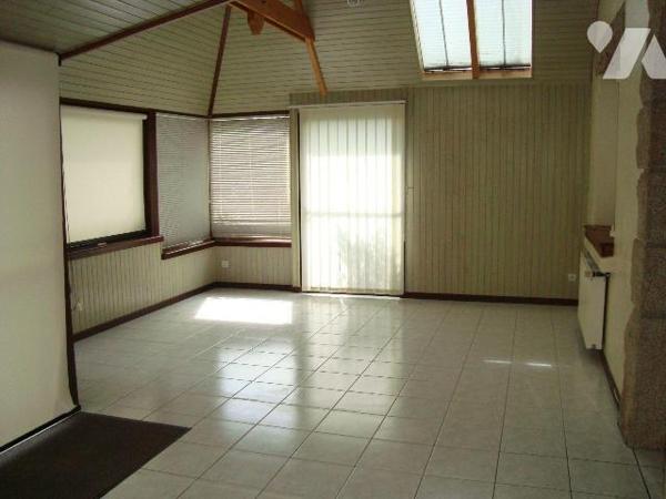 Maison à vendre à LIGNOL (56160), Morbihan (56), située dans le centre bourg, proche des commer...