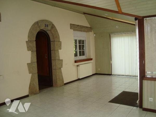 Maison à vendre à LIGNOL (56160), Morbihan (56), située dans le centre bourg, proche des commer...