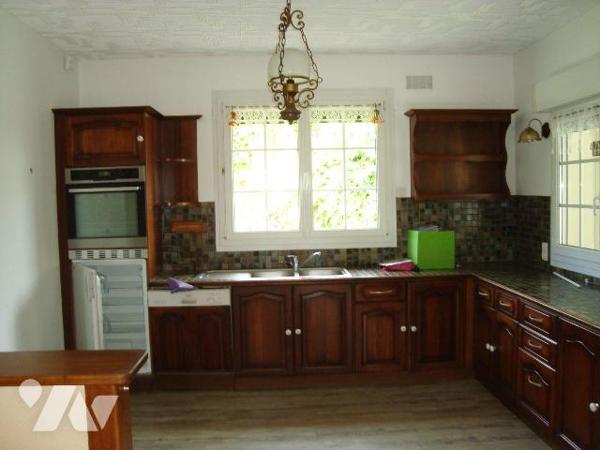 Maison à vendre à LIGNOL (56160), Morbihan (56), située dans le centre bourg, proche des commer...