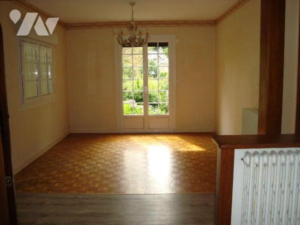 Maison à vendre à LIGNOL (56160), Morbihan (56), située dans le centre bourg, proche des commer...