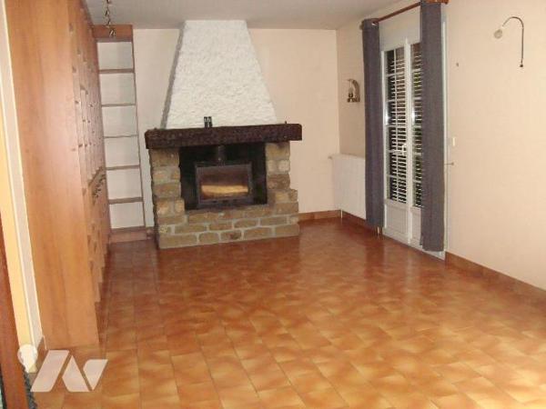 Maison à vendre à LIGNOL (56160), Morbihan (56), située dans le centre bourg, proche des commer...